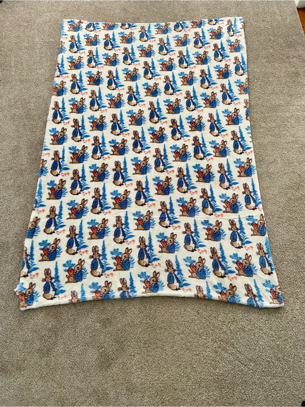 Peter Rabbit Reading Decorative Throw Beatrix Potter Easter Spring Throw - Picture 2 of 11